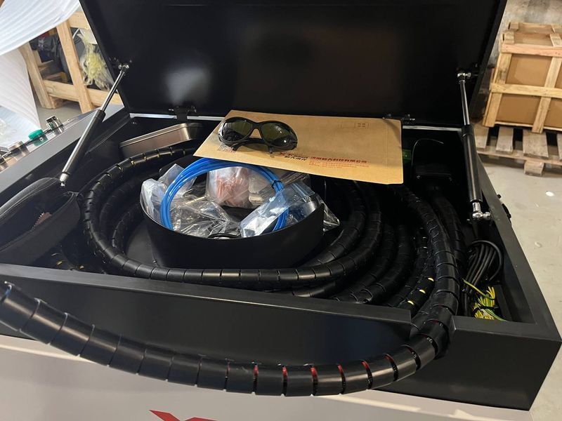 Аппарат лазерный сварочный 3в1 TSK Laser сварка, очиститель, резак Laser21 фото