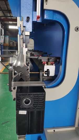 Купить Листогиб с ЧПУ TSK Machinery WD67K-63T/2500 CT15 4+1 Axis
